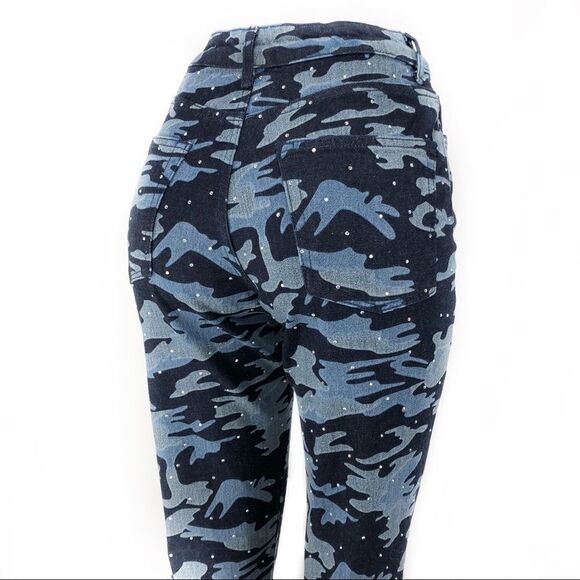 TOPSHOP Blue Camo Mom Jeans! Size 28. - Picture 3 of 10